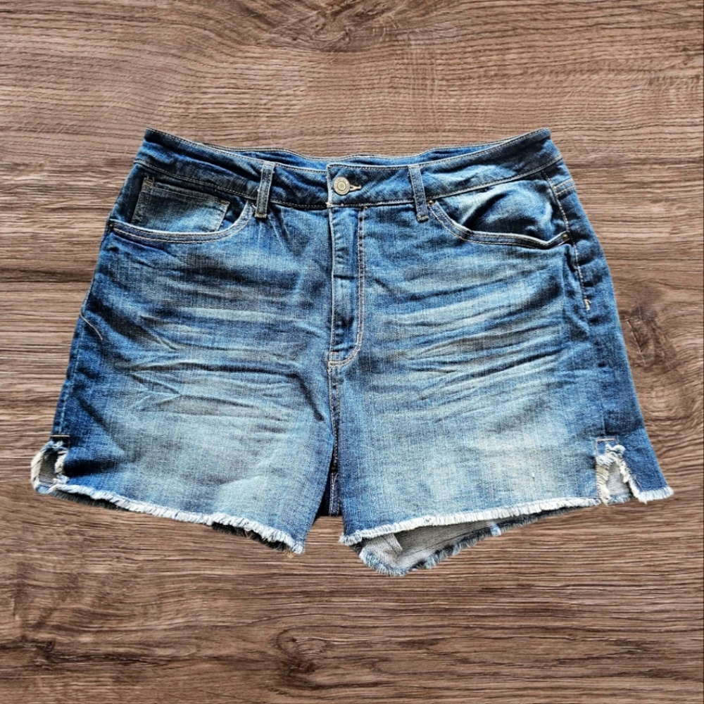 Time and Tru Blue Jean Shorts Classic Style